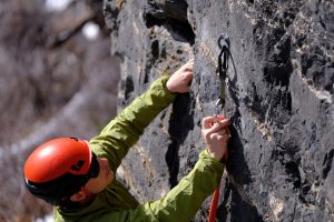 The three best carabiners for Mountaineering and Rock Climbing in 2025